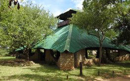 view of the roofed lapa